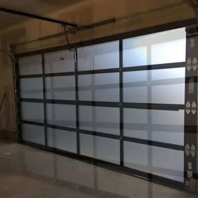 Modern Aluminum Sectional Door (Cánh cửa phân đoạn nhôm hiện đại) White/Brown/Grey Alloy Sound Insulation Door (Cánh cửa cách nhiệt âm thanh) Automatic Opening (Tự động mở) Transparent Glass Door (Cánh cửa kính trong suốt)